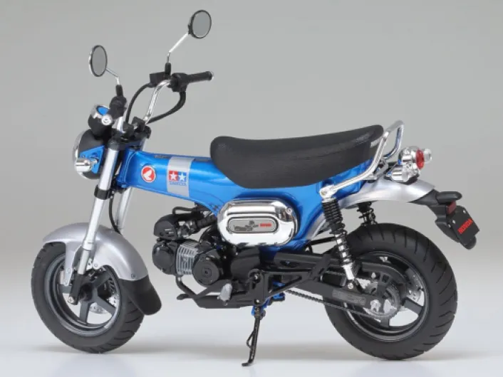 TAMIYA 1:12 Honda DAX 125 Edition - Réplique Fidèle à l'Original, Kit de Construction en Plastique, Bricolage, Modélisme, Assemblage de Moto