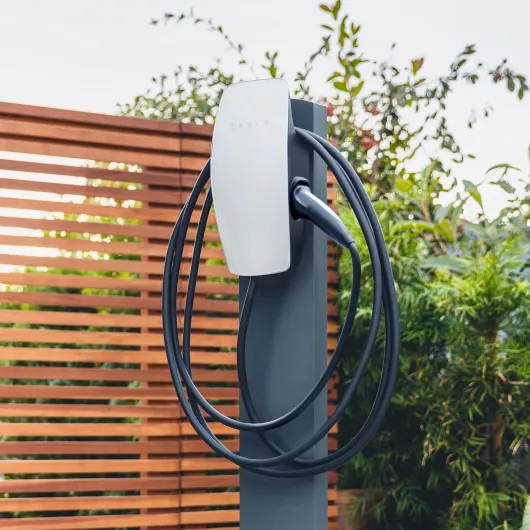 Wall Connector - Type 2 - Compatible avec Tous Les véhicules électriques - Monophasé et triphasé - Jusqu'à 22 KW - Câble de 7.3m Inclus - Intérieur et extérieur